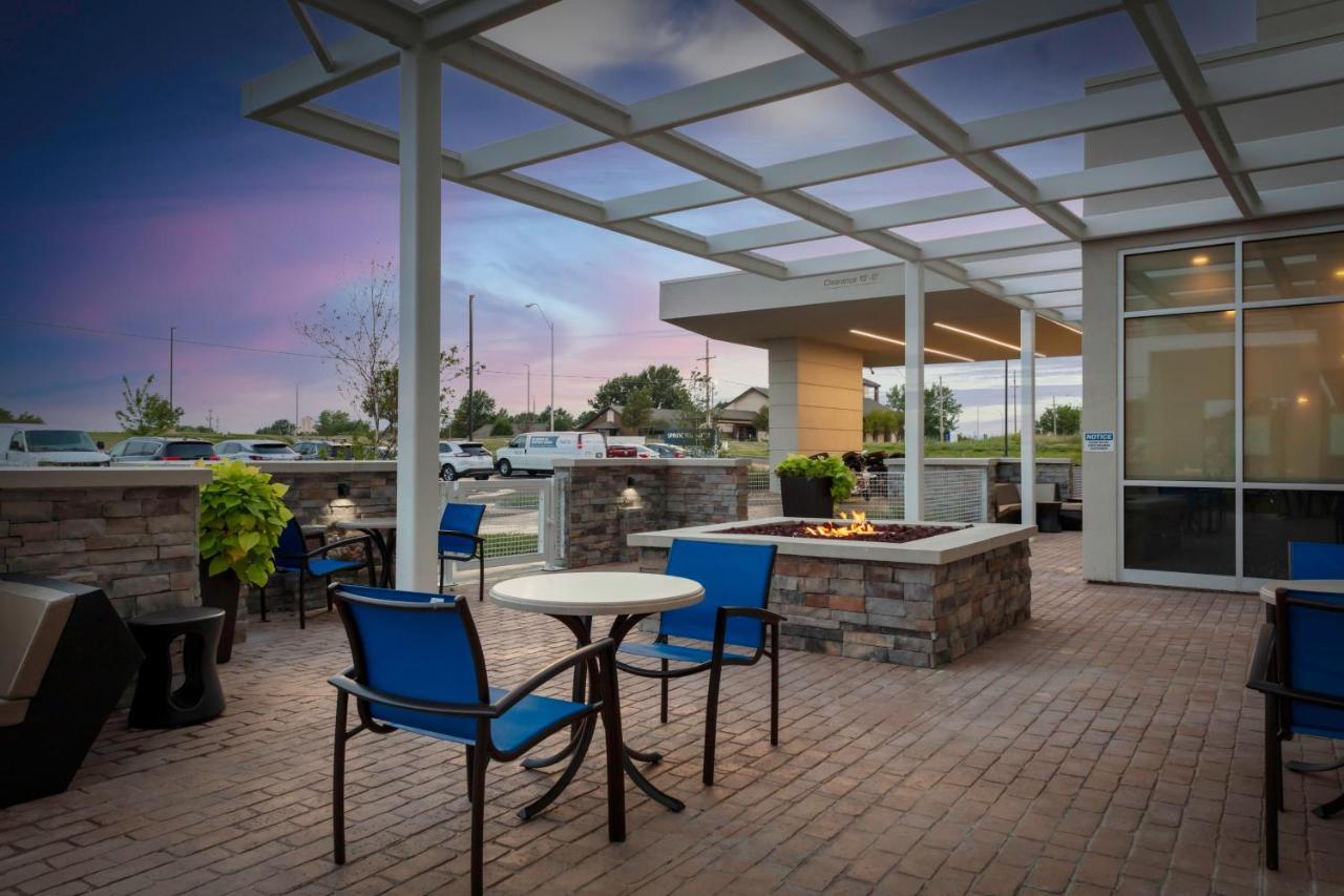 Springhill Suites Kansas City Airport Exterior foto